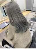 透明感たっぷりの明るめグレージュ
