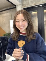 ナギ(nagi)&nbsp;ウェーブミディアムヘア