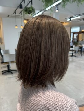 グランデュール 東静岡池田店(GRANDEUR) ミディアムヘアミルクティーベージュカラー