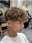 渋谷スペインカールメンズパーマフリンジカットテーパーフェード