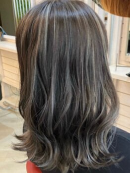 セゾンの写真/【白髪染め根元￥3500～】オーガニックカラーで髪を労わりながら、艶やかで明るい上品な仕上がりへ☆