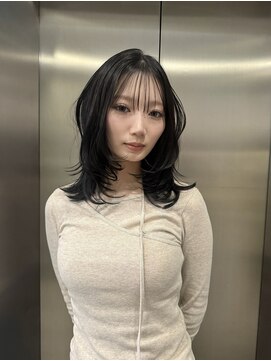 ピア ヤクイン(Pia Yakuin) ミディアムレイヤー/韓国レイヤー/透け感グレージュカラー
