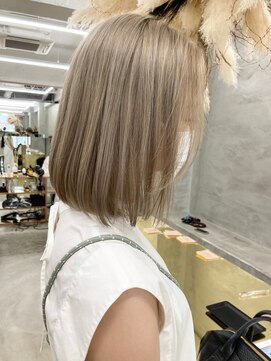 ソーコ 渋谷(SOCO) ハイトーンホワイトベージュグレージュケアブリーチ