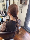 タイトポニーテール×ヘアバンドヘアアレンジ