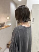 キノ(kino)&nbsp;切りっぱなしボブ細めハイライトカーキーグレージュ