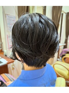美容室ヒラトヤ 仙北店 大人可愛いダークカラーアッシュ耳掛け小顔マッシュショートボブ