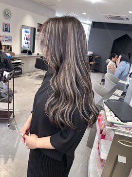 キング 梅田(K!ng) 縮毛矯正髪質改善ハイライトレイヤーカット梅田美容室エクステ