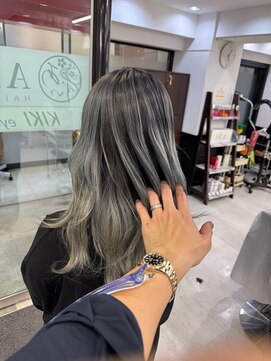 アイズ 本厚木(AIZU) グラデーションカラー ホワイトベージュ