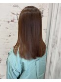 ベーシックなセミロングスタイル（20代女性）