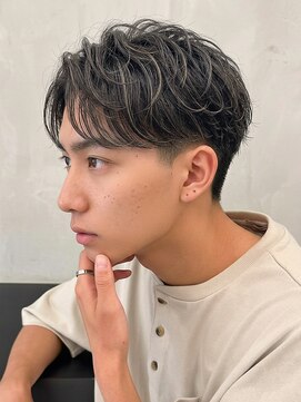 ヨシザワインク プレミアム 横浜 桜木町店(YOSHIZAWA Inc. PREMIUM) 束感ショート爽やかツーブロック毛流れセンターパートバーバー