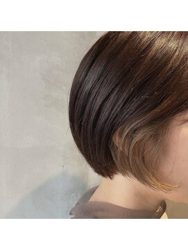 アタッカ(atacca) ミニボブ　イヤリングカラー　ベージュ　ブリーチ