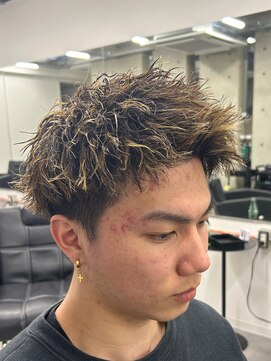 レボ 神宮寺店(Revo) フルメッシュ×ツイストパーマ