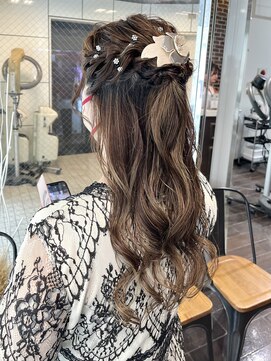 ヘアーアンドメイク ビス(HAIR&MAKE bis) パーティー用/ハーフアップアレンジ【黒田あさみ】