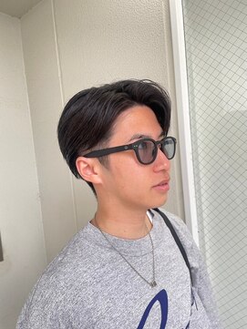 ヘアサロン ガリカ 表参道(hair salon Gallica) センターパートのツーブロック刈り上げメンズショート