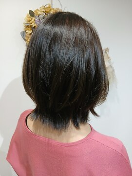 ファム(fam.) レイヤーボブ×オリーブベージュ