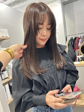 カミエ(kamie) 透明感×こなれ感◎ブラウンセミロングで作るふんわり大人ヘア