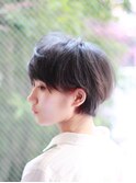 襟足短め、トップ長めのショートヘア