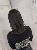 リビンバイアフロート(Livin by afloat)&nbsp;鎖骨ラインのくびれミディアム　くすみブラウン　おおたかの森