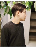 ハル(HAL)&nbsp;ナチュラルフェード×前下がりセンターパート