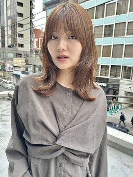 オグジュアリー 表参道(aux.) ミディアムレイヤー×ブラウンベージュ