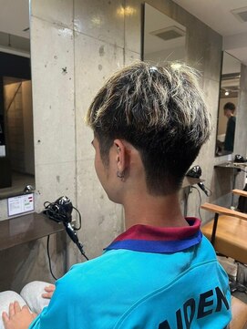 ショートレイヤーツーブロックモヒカンホワイトカラー