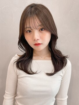 アグノス 青山(Agnos) 大人ガーリーダークアッシュミディアムレイヤーカット 小顔