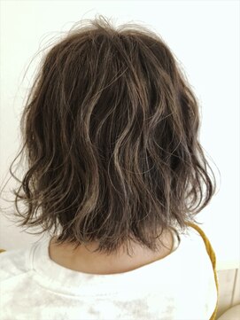 ネオリーブエム(Neolive em;) neolive em ハイライト×マットグレージュ☆