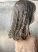 オリーブベージュ