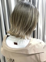 トルネード(TORNADO)&nbsp;外国人風ロブ ハイライトバレイヤージュ グレージュエアタッチ