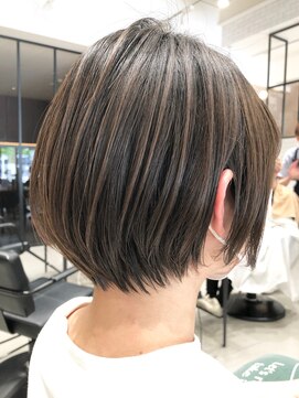 ザ シー 海老名(The C) [The C ]　丸みショート 簡単スタイリング 面長さん◎