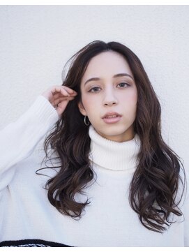 エラ(ELLA) ゆったり大きめパーマで大人綺麗に