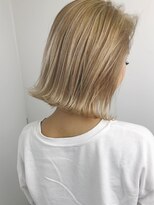 フルショウ 小牧(FURUSHO)&nbsp;金髪ボブハイトーンカラーヘイリーボブ切りっぱなしボブ