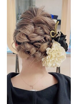 トリニティ ヘアー デザイン(TRiNiTy HAIR DESIGN) 編み込みアップ