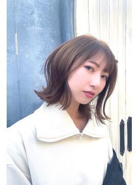 セプト 天神大名(SEPT.) 透明感カラー　外ハネミディアム　くびれ　ダブルカラー