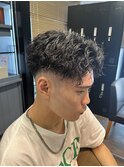 藤沢メンズセンターパート黒髪刈り上げツイストスパイラルパーマ