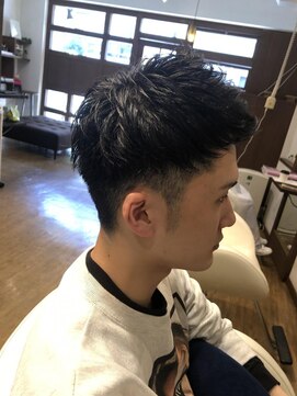 ヨロ(YoLo.) 刈り上げショート