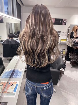 キング(K!ng) 縮毛矯正髪質改善ハイライトレイヤーカット枚方美容室エクステ