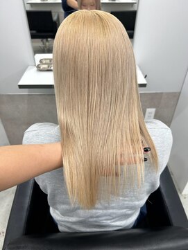 ジゼル 梅田(GiseL) セミロングホワイトベージュ髪質改善トリートメントミルクティー