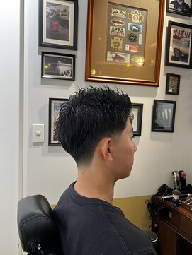 カムレイドフォーライフ(COMRADE 4 LIFE) 襟足ともみあげが気になる方おすすめです。