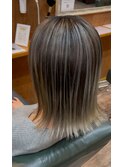 ミディアムヘアブリーチバレイヤージュカラー