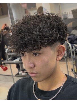 イーラ アメ村店(era) スペインカール　ツイストスパイラル眉カットメンズパーマ