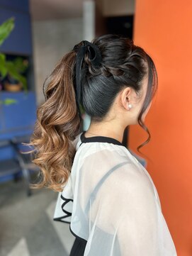 トータルヘアサロンカマダ ハイポニーテール