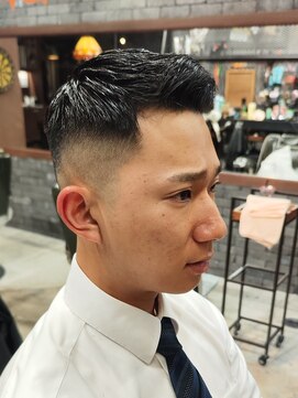 フォーコーナーズカットショップスリーセント 栄(FourCornersCutShop 3/cent) フェザーアップ/スキンフェード/フェードカット