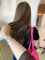 ロジェブルー(Rosier Bleu)&nbsp;【ハイライト】ハイライトを入れた透け感のあるカラー
