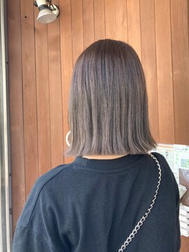 ケースプラスグリーン(CASE+GREEN) ◎シルバーグレージュ×切りっぱなしボブ