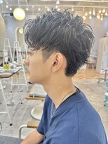 ロミーオム 本厚木(ROMMY. Homme)&nbsp;刈り上げツーブロック無造作スパイラルパーマビジネスメンズヘア