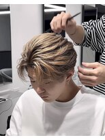 ステラ(STELLA)&nbsp;メンズ/バレイヤージュ/センターパート/ブリーチ＆ダブルカラー