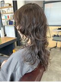 柔らかく動くロングウルフパーマ
