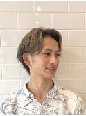 色気と爽やかさを両立したセンターパート