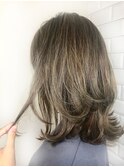 スモーキーベージュ